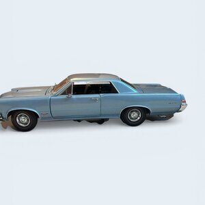 Sun Star 1965 Pontiac GTO Fontaine Blue Die-Cast Metal Car